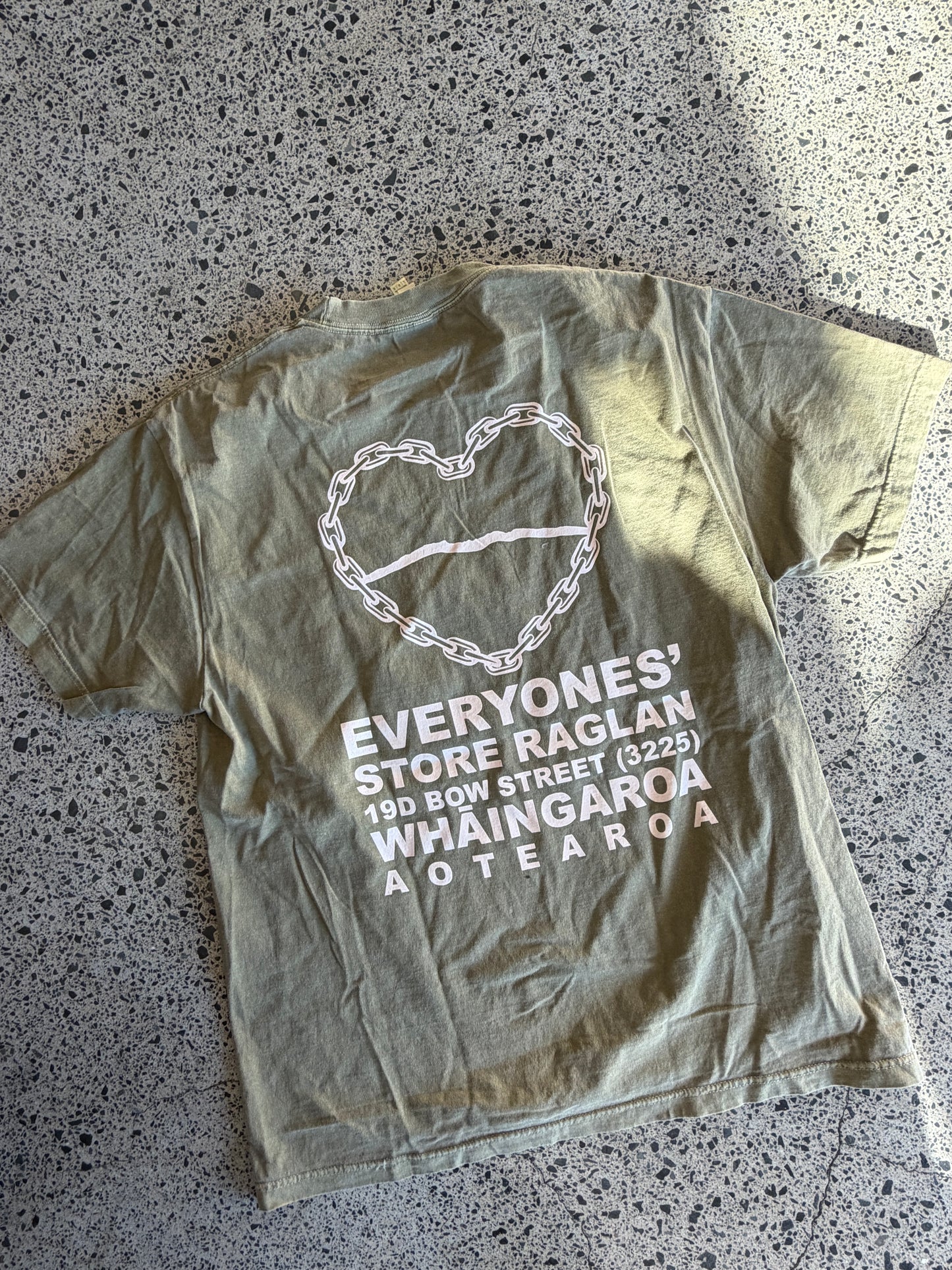 Karioi Tee - Vintage Green/Dirty Cream