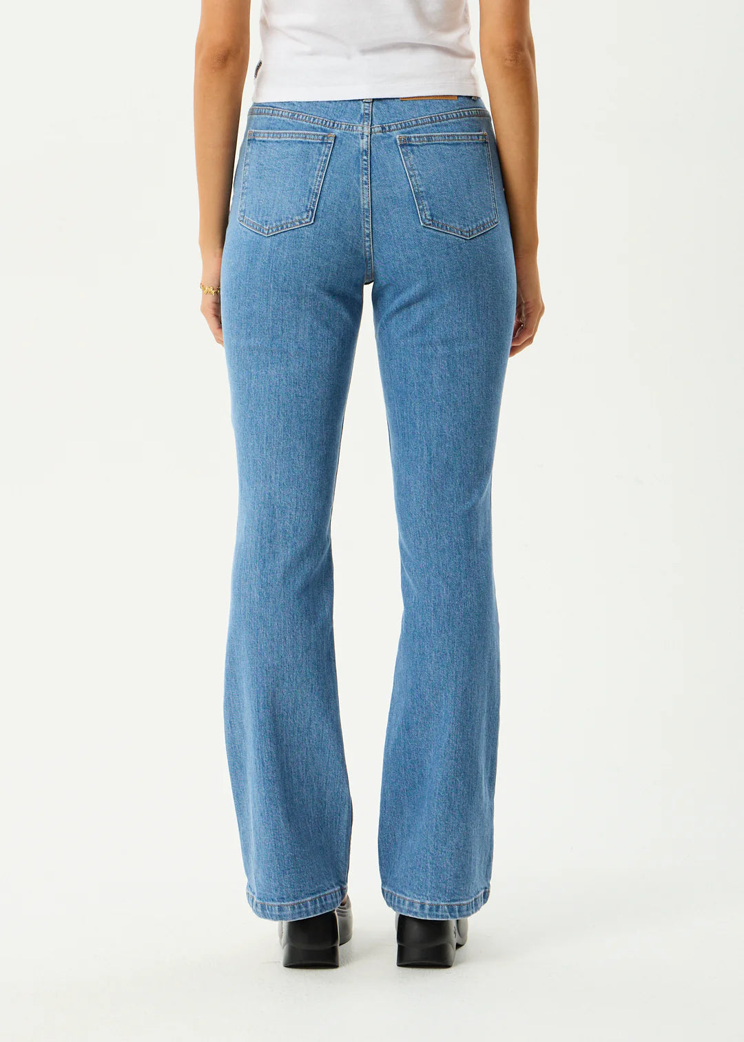 Cassidy - Bootcut Jean - Worn Blue