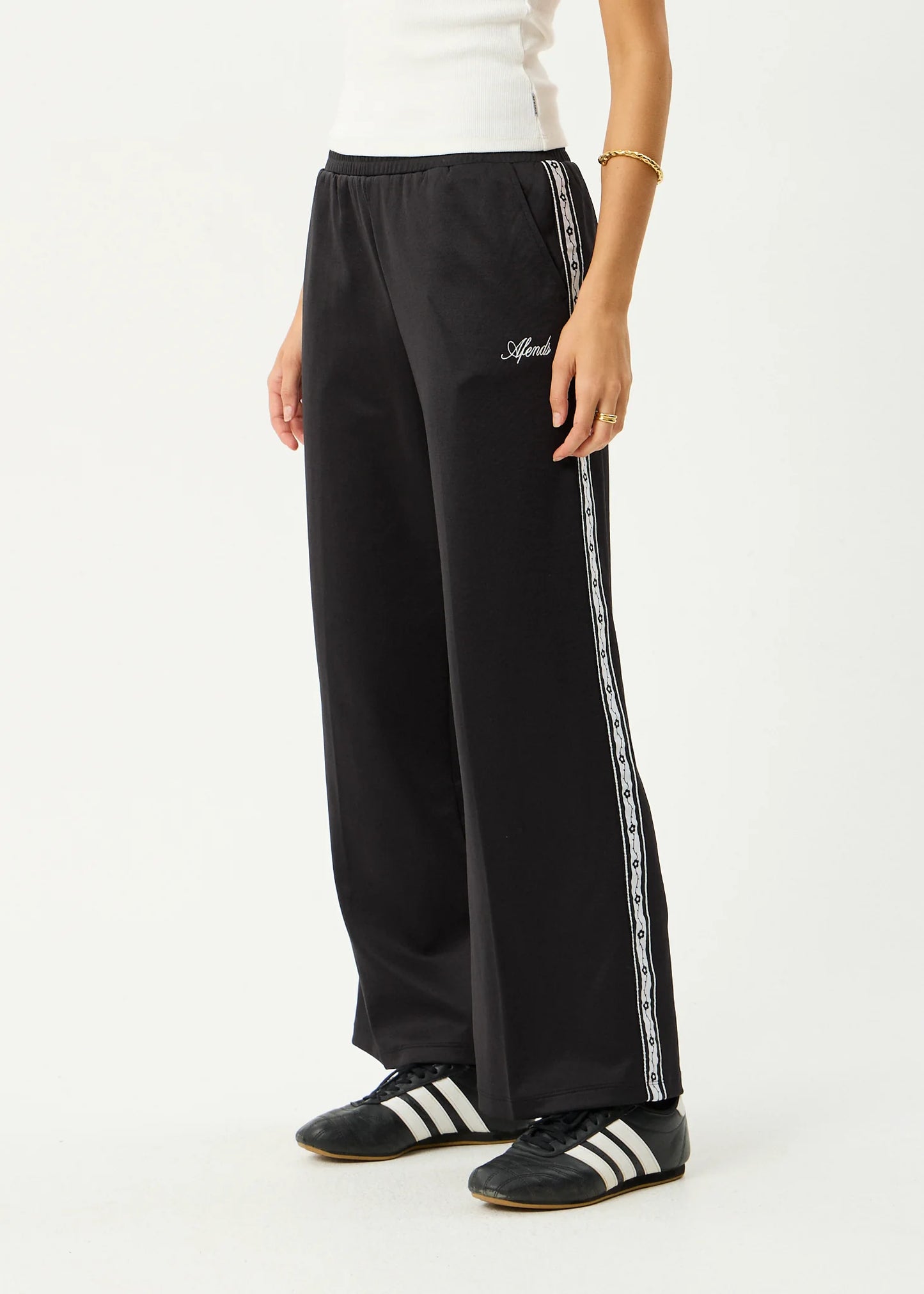 Thorn Bound Sweat Pant - Black