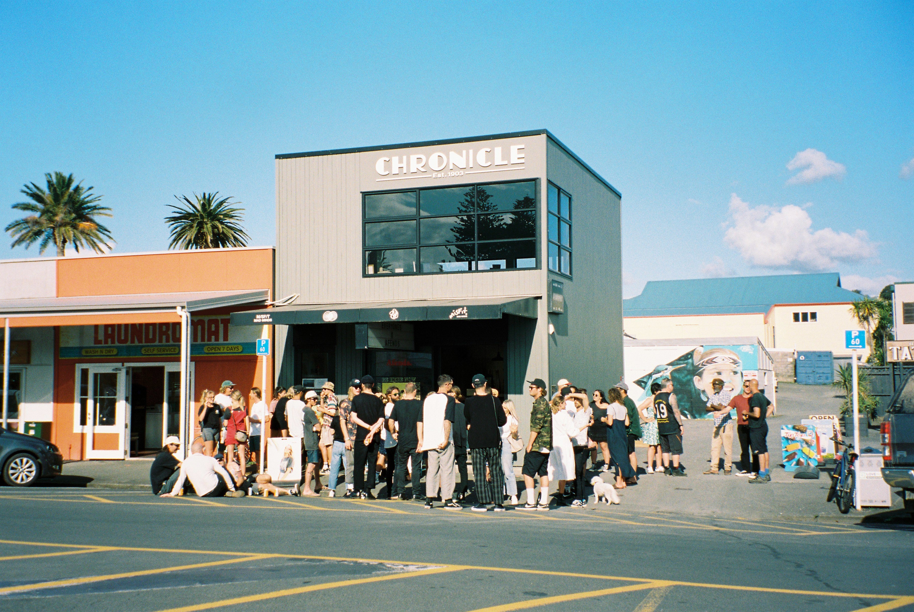 Everyones' Store Raglan