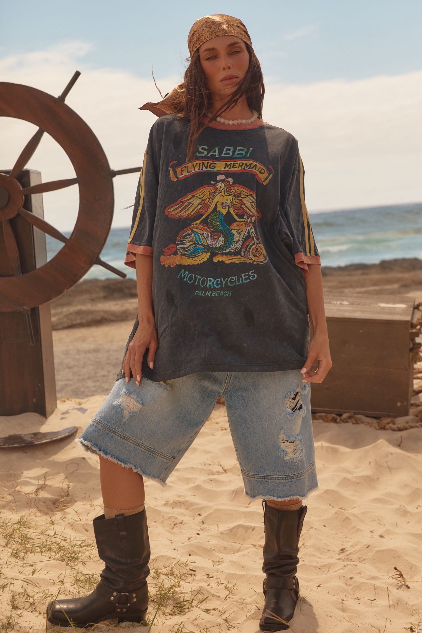 The Very Oversized Flying Mermaid Tee - Washed Black