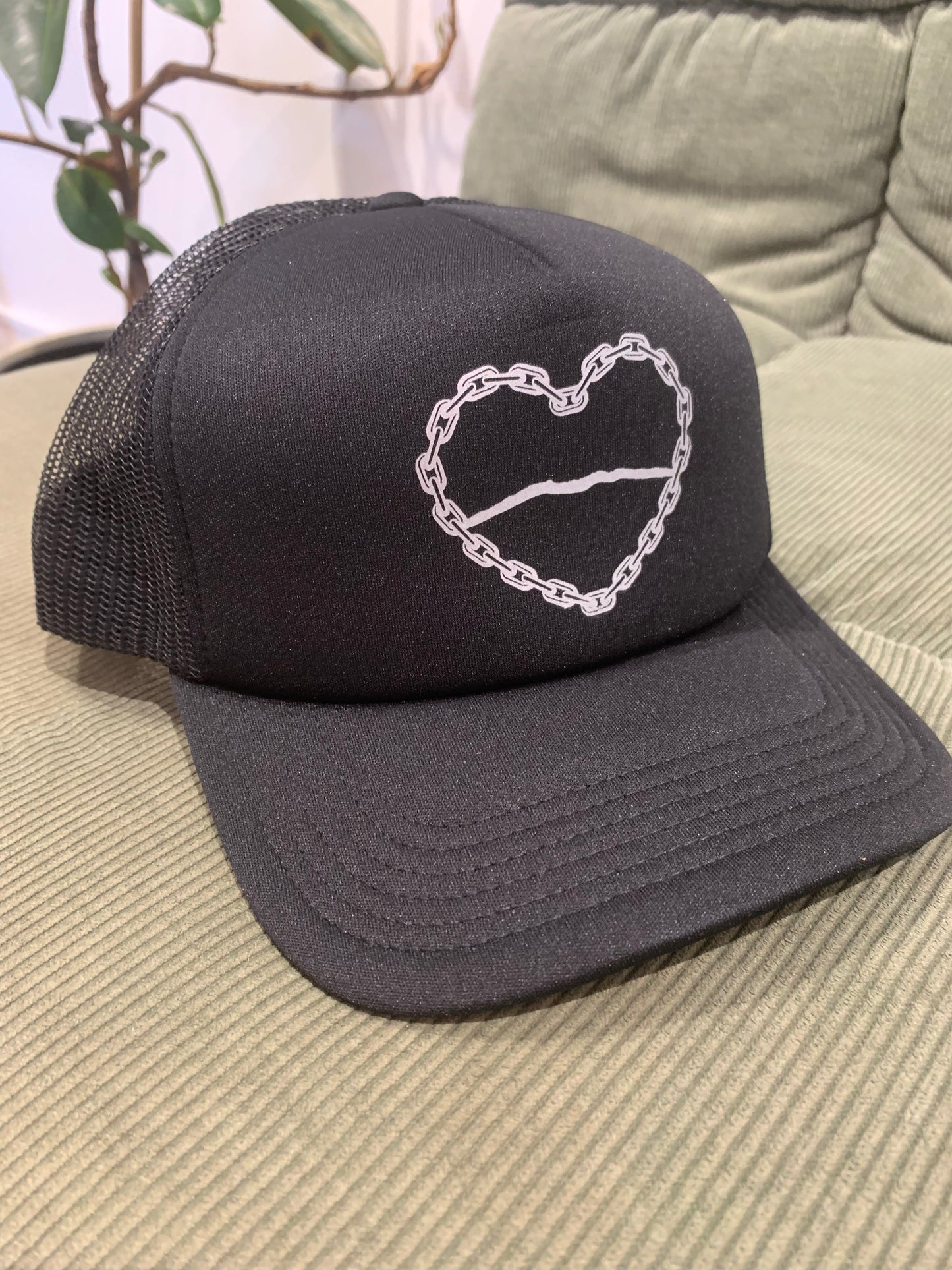 Premium Karioi Trucker - Black/Chrome