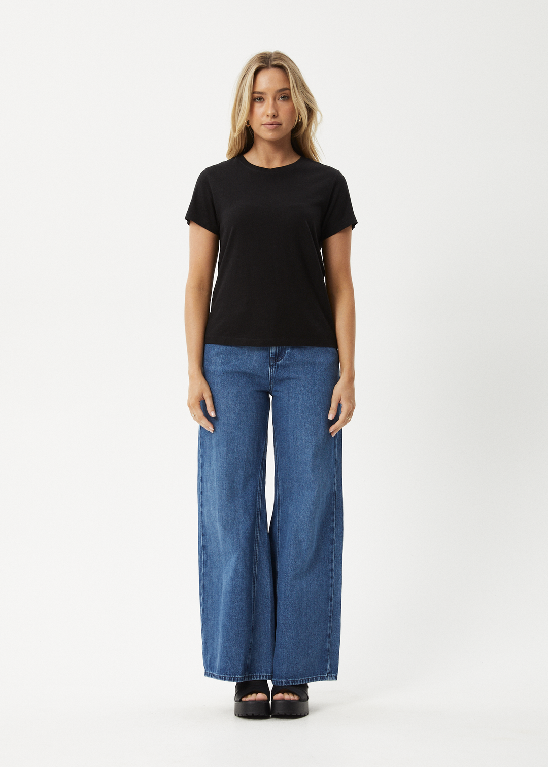 Eden - Regular Tee - Black