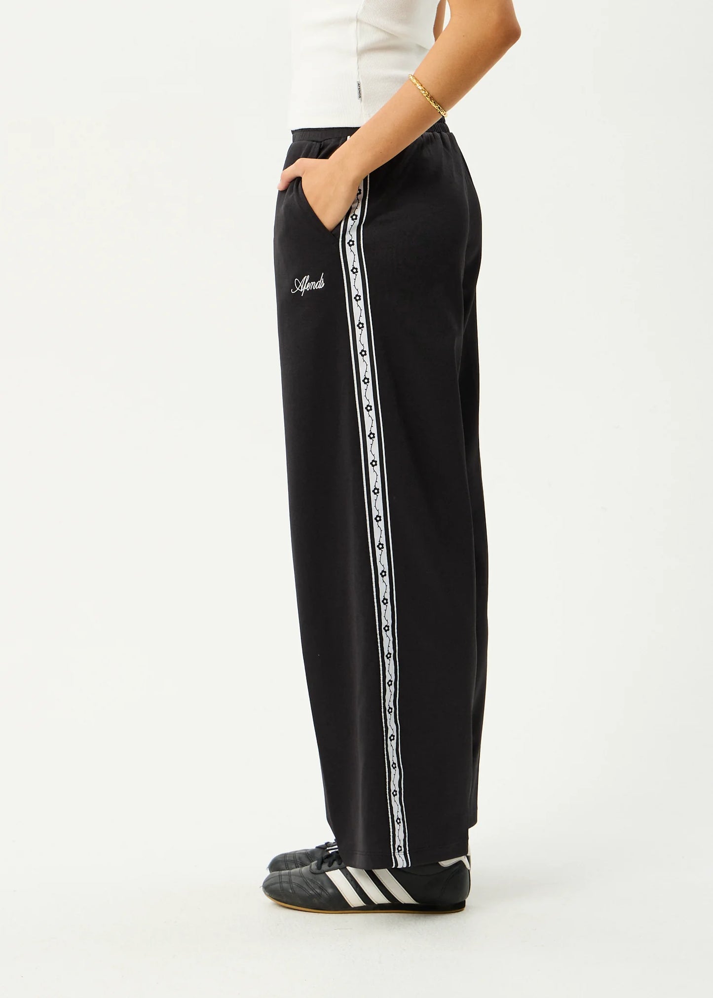 Thorn Bound Sweat Pant - Black